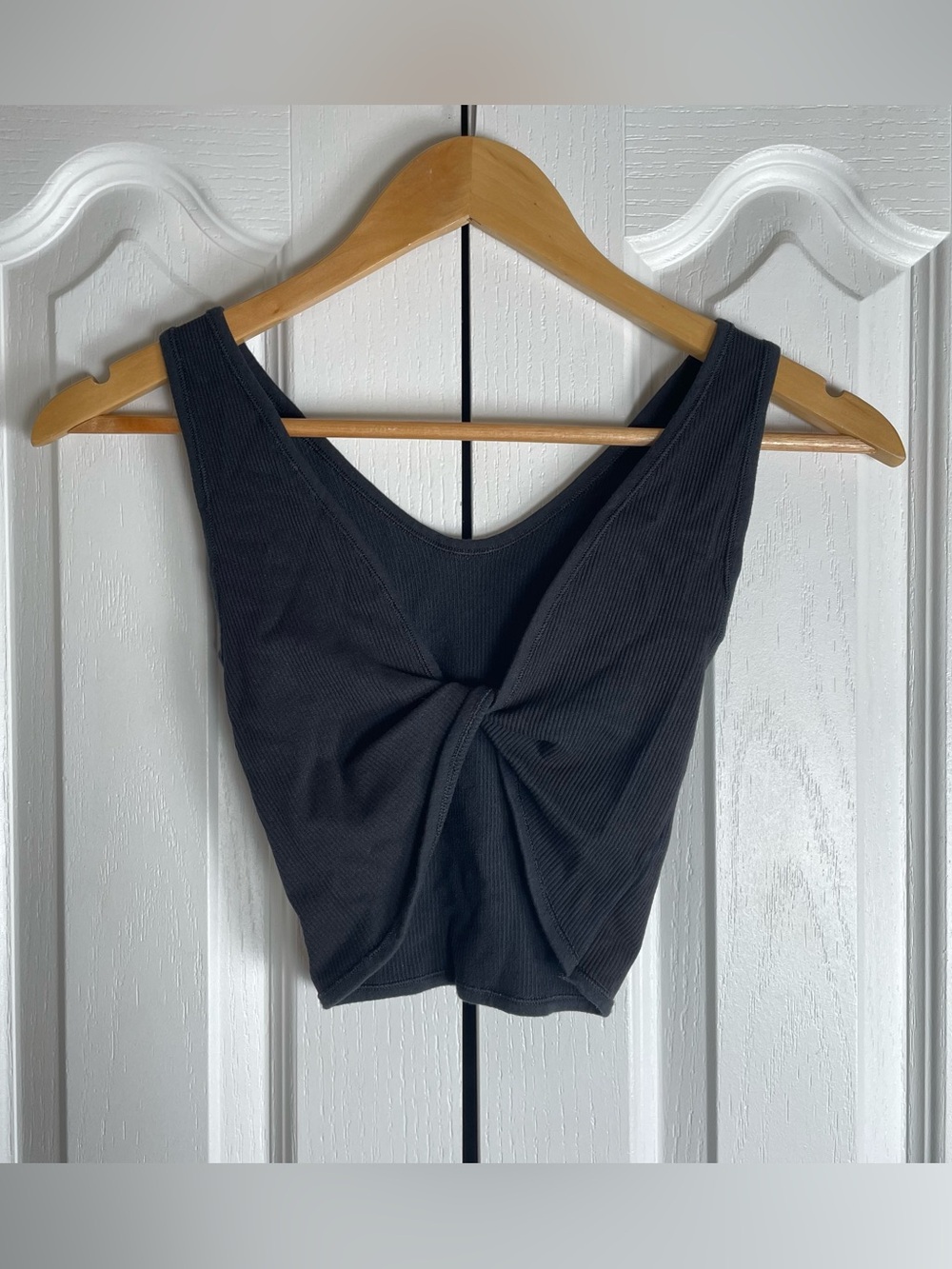 Urban Outfitters Fitted Tank Top Women’s XS/S Black Twisted Front Stretchy Crop